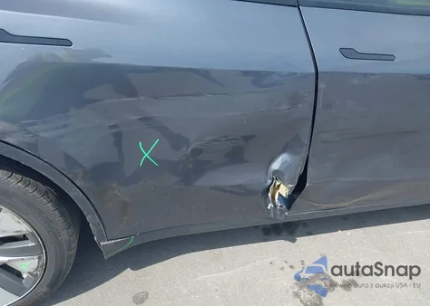 2023 Tesla Model Y Awd/Long Range Dual Motor All-Wheel Drive z USA, uszkodzony, nr VIN 7SAYGDEE8PF786011